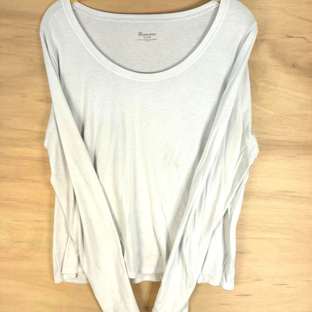 No Boundaries white long sleeve top relaxed fit and scoop neckline. Size: XL